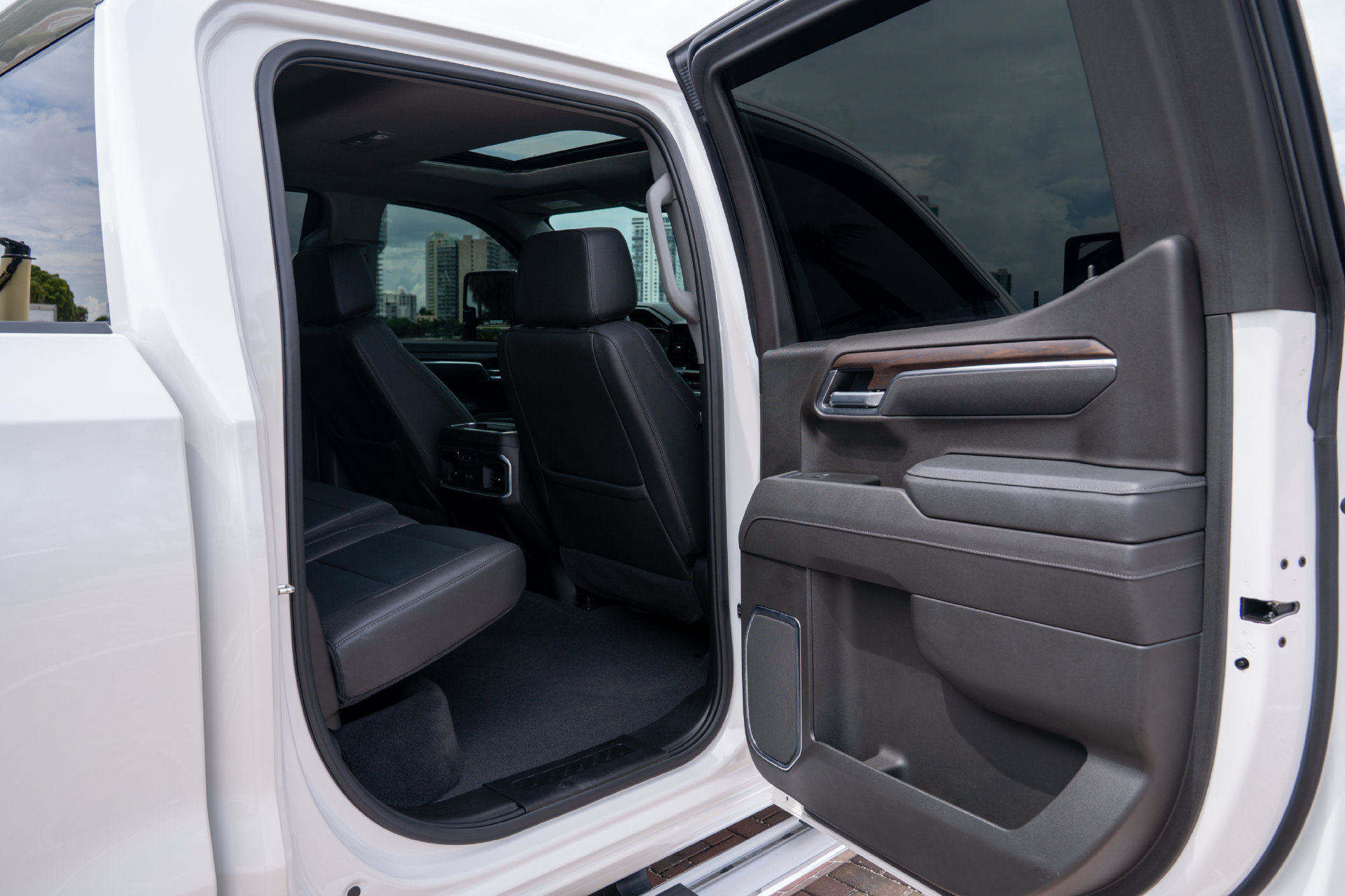 Used 2025 GMC Sierra 1500 SLT w/ SLT Premium Plus Package AWD/4WD image 33