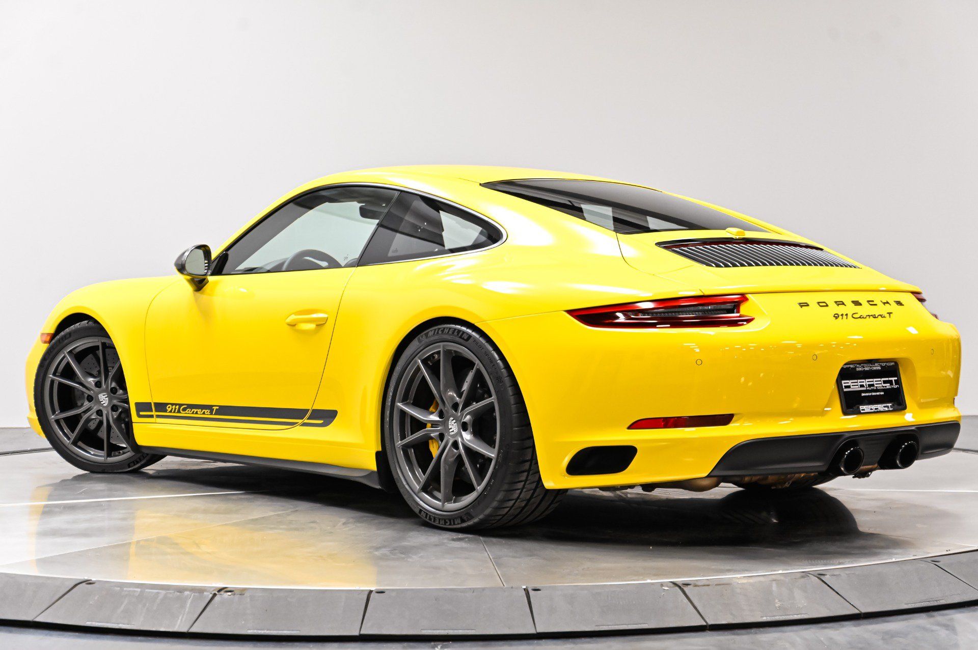 Used 2018 Porsche 911 Carrera T RWD image 40