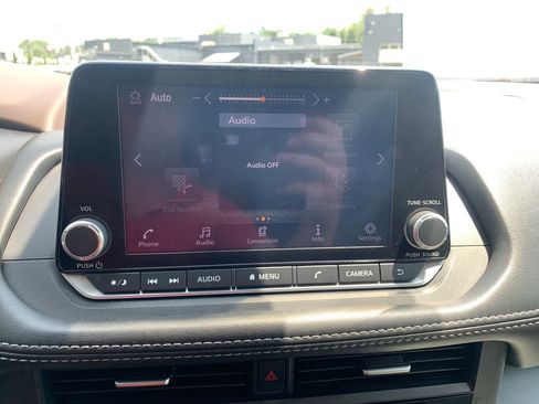 Used 2023 Nissan Rogue SV FWD image 15