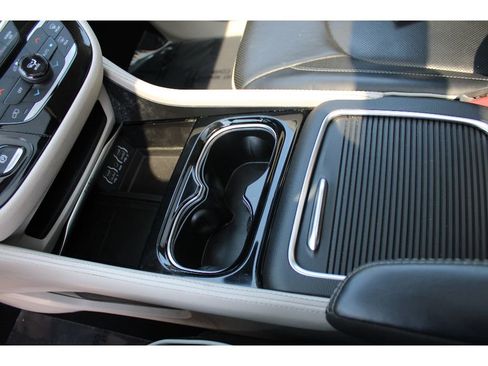 Used 2023 Chrysler Pacifica Limited image 35