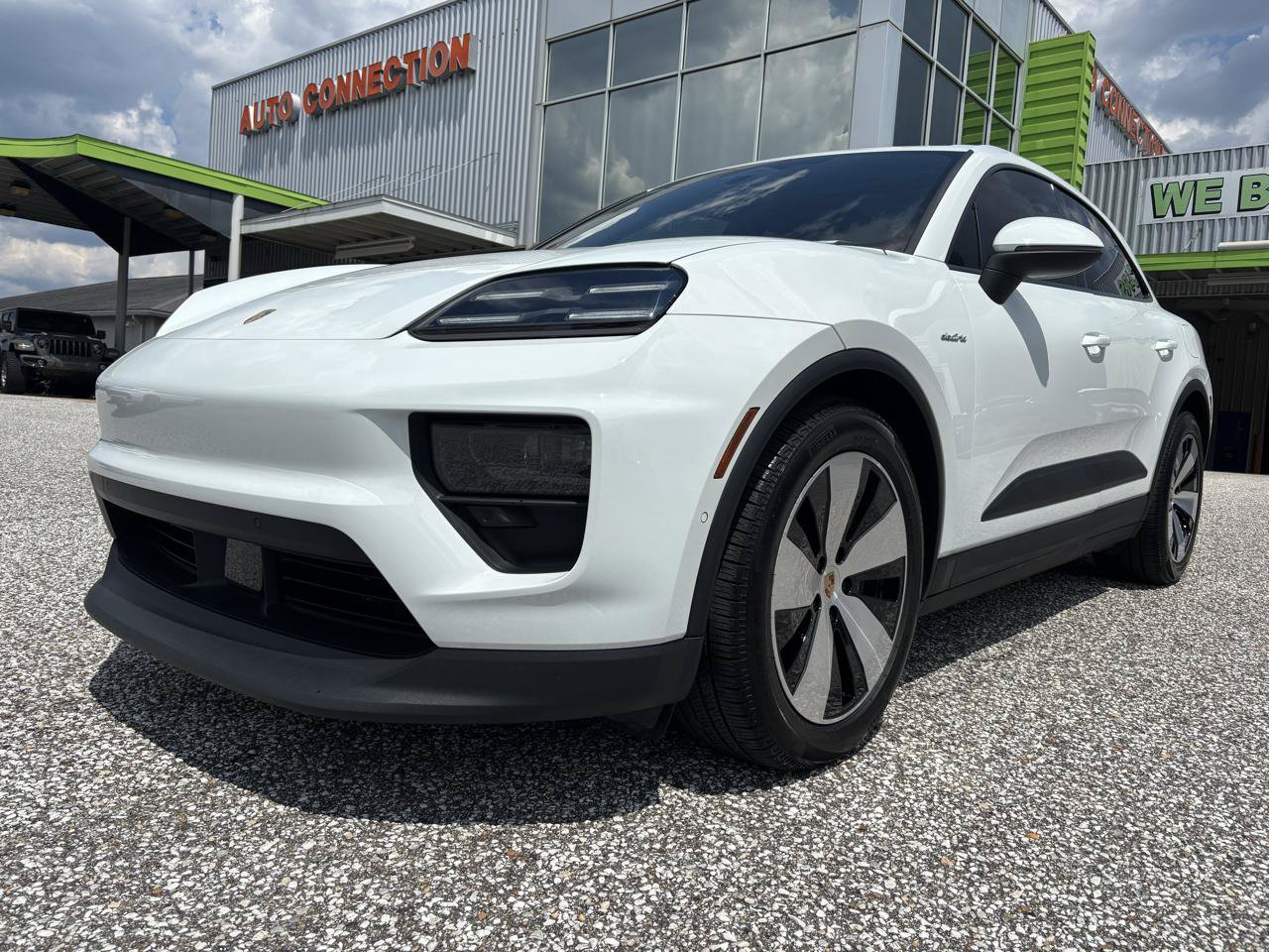 Used 2024 Porsche Macan 4 Electric AWD/4WD image 11