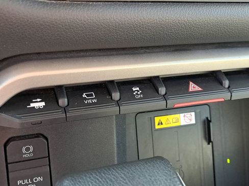 Used 2024 Toyota Tundra Limited image 25