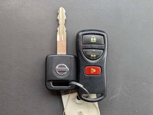 Used 2011 Nissan Frontier SV AWD/4WD image 25