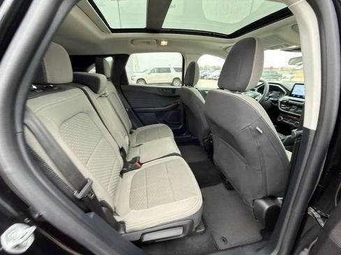 Used 2022 Ford Escape SE w/ SE Sport Appearance Package image 24