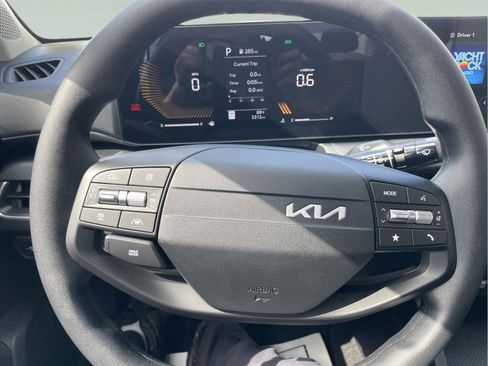 Used 2025 Kia K4 FWD image 26