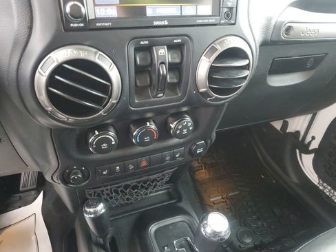 Used 2018 Jeep Wrangler Unlimited Altitude image 18