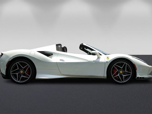 Certified 2022 Ferrari F8 Tributo image 2