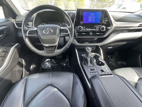 Used 2023 Toyota Highlander XLE image 22