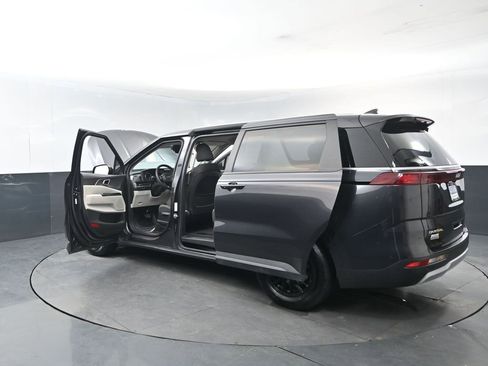 Certified 2024 Kia Carnival LX image 32