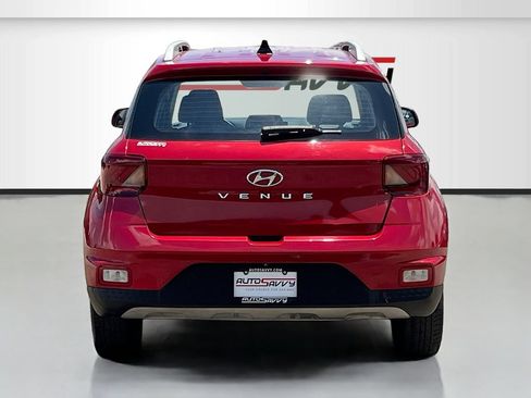 Used 2022 Hyundai Venue Limited FWD image 6