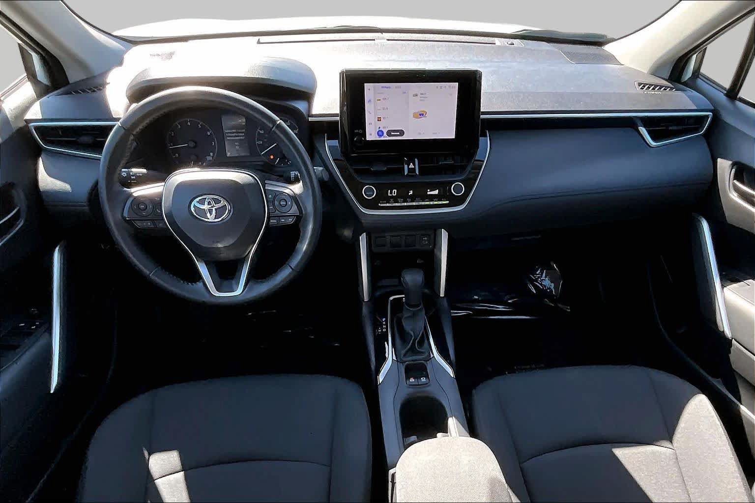 Used 2024 Toyota Corolla Cross LE FWD image 14