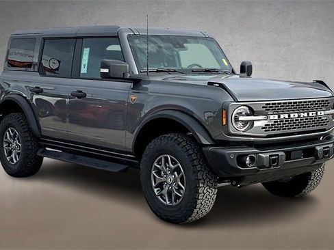 New 2025 Ford Bronco Badlands image 2
