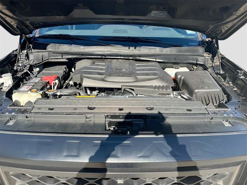Used 2024 Nissan Titan PRO-4X w/ Pro-4x Convenience Package image 31