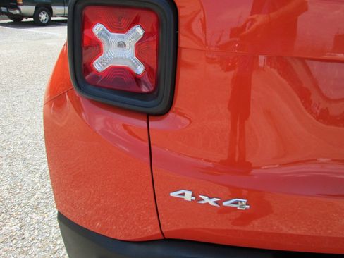 Used 2015 Jeep Renegade Latitude AWD/4WD image 58