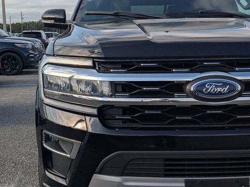 Used 2023 Ford Expedition Limited AWD/4WD image 9