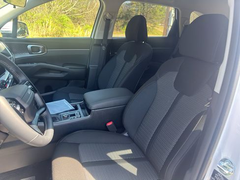 New 2026 Kia Sorento LX image 9