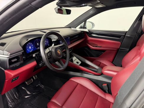 Certified 2025 Porsche Macan 4S Electric w/ Premium Package AWD/4WD image 4