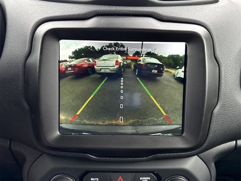 Used 2021 Jeep Renegade Latitude image 23