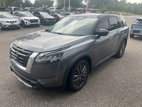 Used 2023 Nissan Pathfinder SL w/ SL Premium Package AWD/4WD image 1