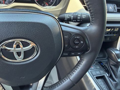 Used 2019 Toyota RAV4 XLE Premium w/ Cold Weather Package FWD image 17