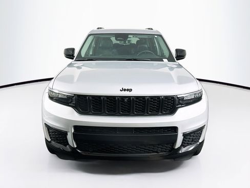 Used 2023 Jeep Grand Cherokee L Limited w/ Luxury Tech Group II image 2