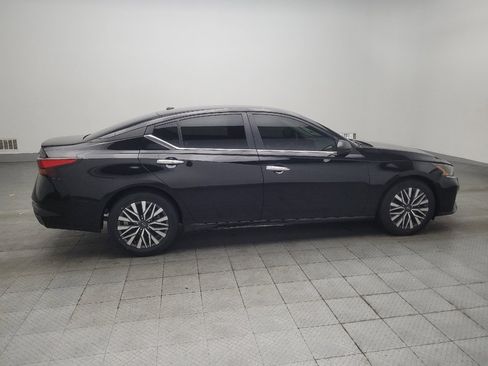 Used 2024 Nissan Altima 2.5 SV FWD image 10