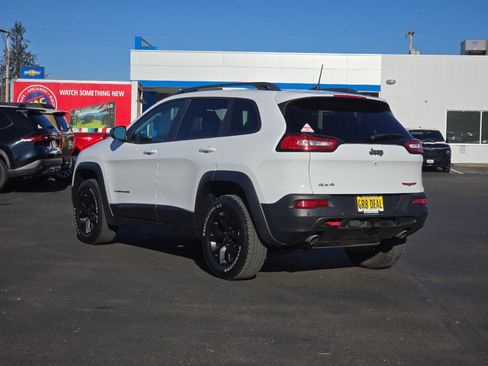 Used 2018 Jeep Cherokee Trailhawk AWD/4WD image 4