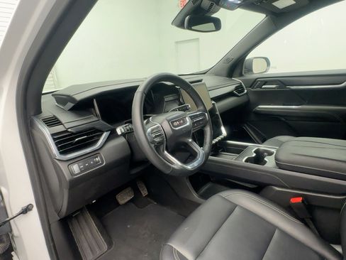 Used 2025 GMC Acadia Elevation w/ Elevation Premium Package image 4