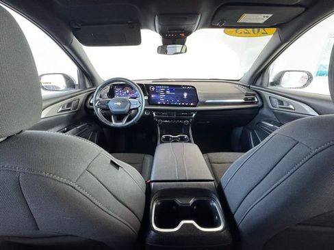 Used 2025 Chevrolet Traverse LT image 28