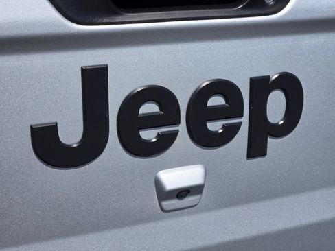 Used 2024 Jeep Gladiator Sport AWD/4WD image 17