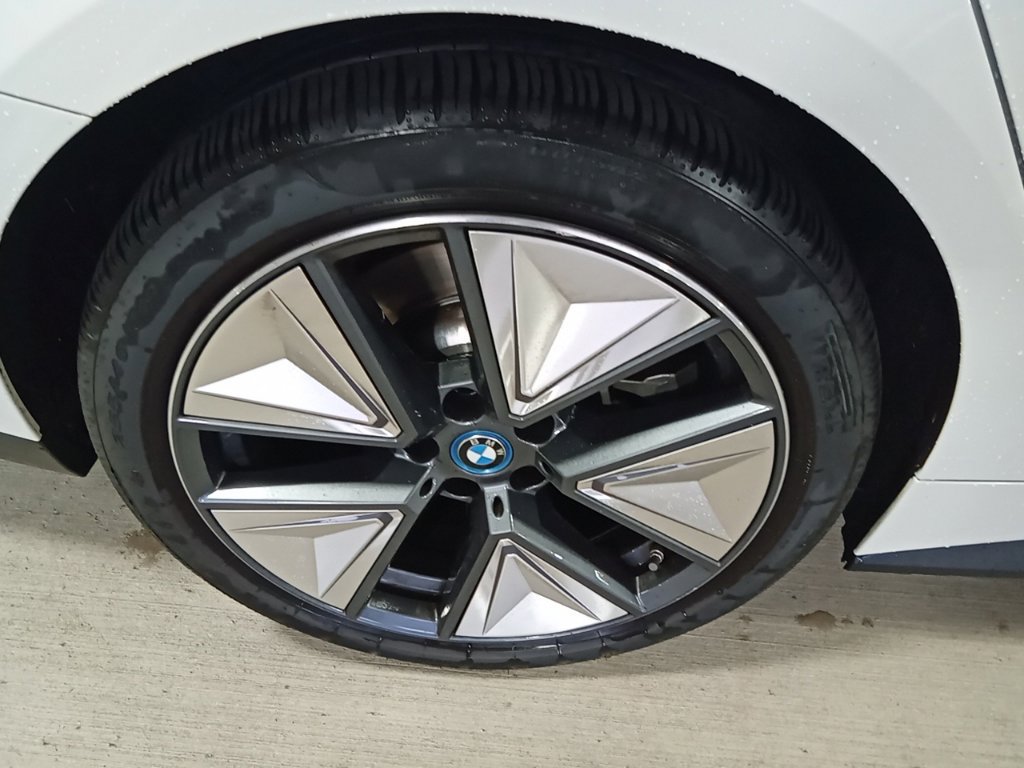 Used 2024 BMW i4 eDrive35 w/ Premium Package RWD image 20