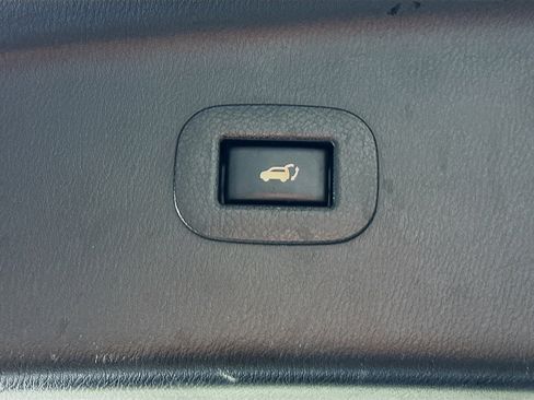 Used 2018 Nissan Armada SL image 29