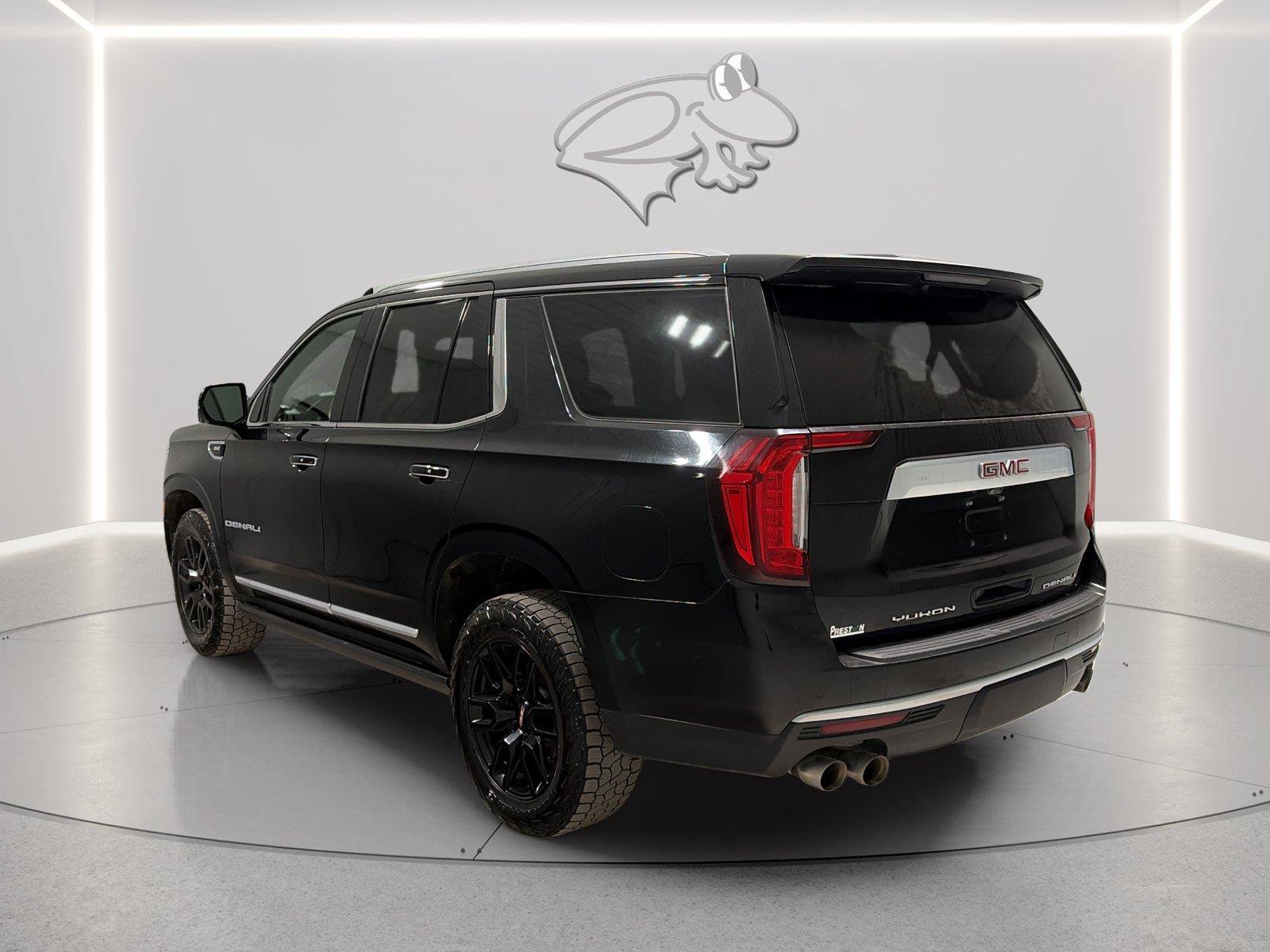 Used 2022 GMC Yukon Denali w/ Denali Premium Package AWD/4WD image 3