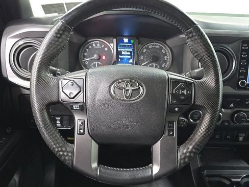 Used 2021 Toyota Tacoma TRD Off-Road w/ TRD Premium Off Road Package AWD/4WD image 10