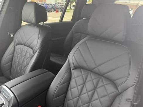 Used 2024 BMW X7 xDrive40i w/ M Sport Package AWD/4WD image 18