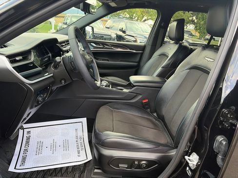 Used 2024 Jeep Grand Cherokee Trailhawk w/ Luxury Tech Group III AWD/4WD image 24