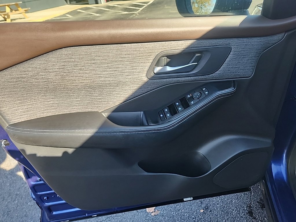 Used 2023 Nissan Rogue SV AWD/4WD image 11