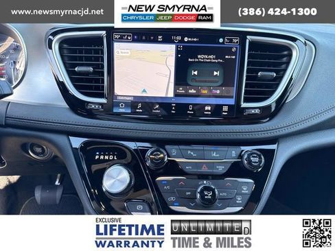 New 2026 Chrysler Pacifica Pinnacle image 32