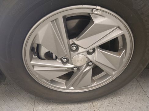 Used 2025 Hyundai Elantra SE FWD image 31