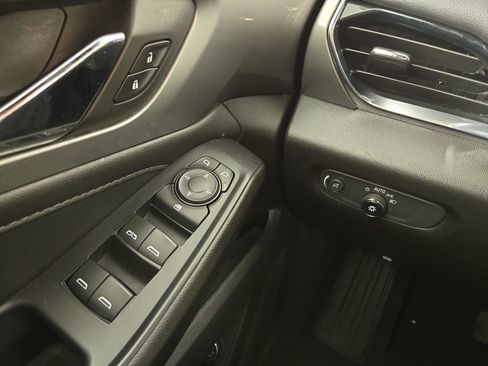 Used 2022 Chevrolet Traverse LT AWD/4WD image 29