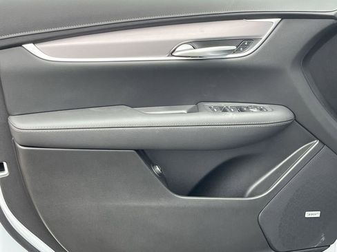 New 2026 Cadillac XT5 Luxury w/ LPO, ONYX Package image 14