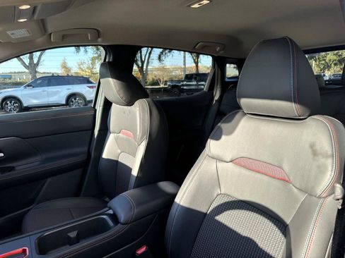Used 2025 Nissan Kicks SR image 10