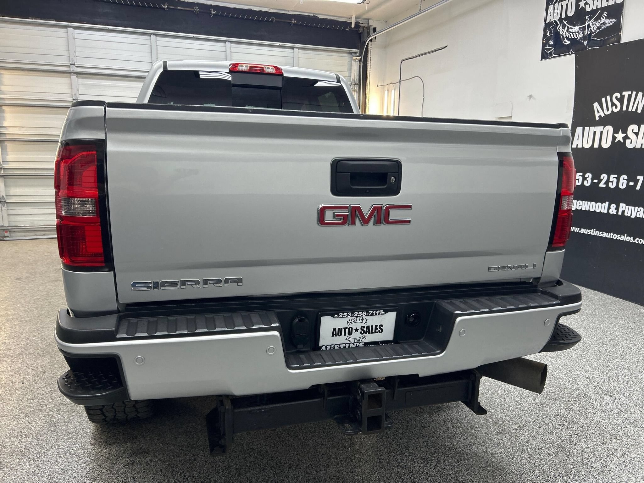 Used 2015 GMC Sierra 2500 Denali w/ Duramax Plus Package AWD/4WD image 5