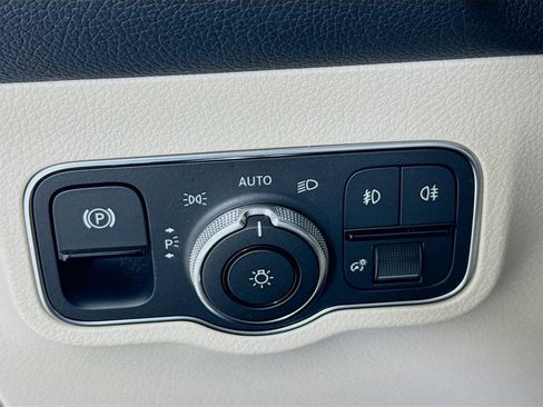 Certified 2023 Mercedes-Benz GLB 250 image 11