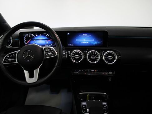 Used 2019 Mercedes-Benz A 220 4MATIC image 2