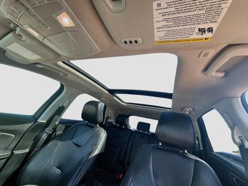 Used 2020 Ford Edge Titanium w/ Equipment Group 301A AWD/4WD image 27