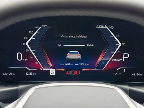 Used 2025 BMW i4 eDrive40 image 18