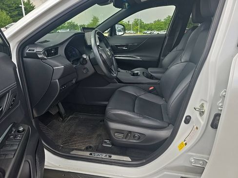 Used 2024 Toyota Venza Nightshade AWD/4WD image 3