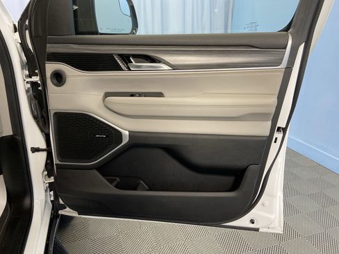 Used 2024 Jeep Wagoneer Series II w/ Flexible Seating Group image 58