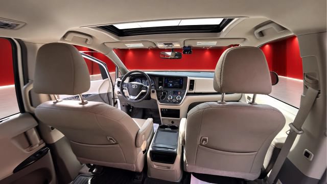 Used 2017 Toyota Sienna XLE w/ XLE Navigation Package FWD image 22